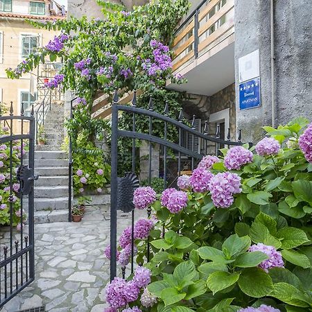 Apartments Sara Đảo Hvar Ngoại thất bức ảnh