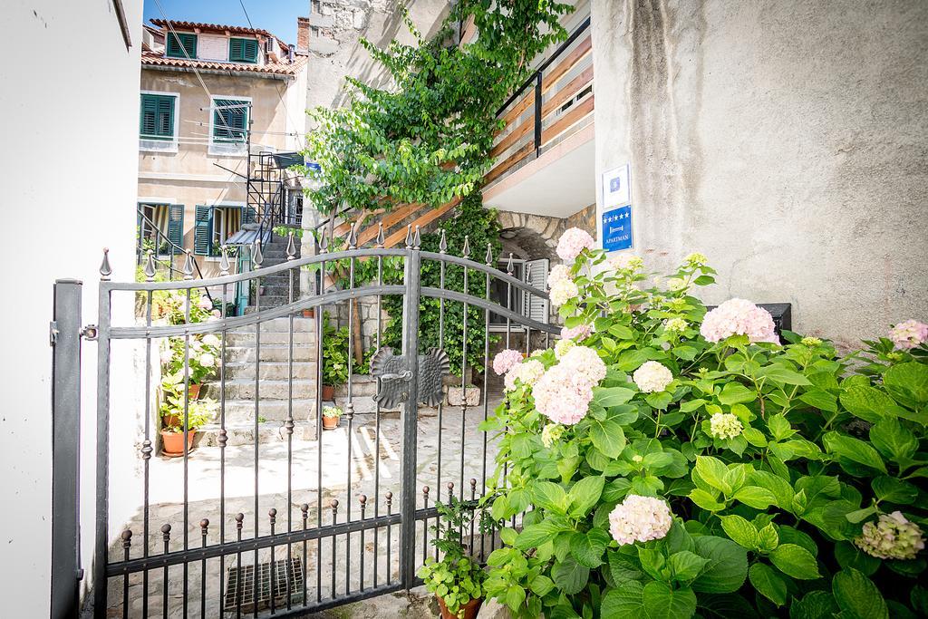 Apartments Sara Đảo Hvar Ngoại thất bức ảnh