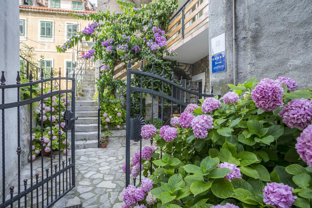 Apartments Sara Đảo Hvar Ngoại thất bức ảnh