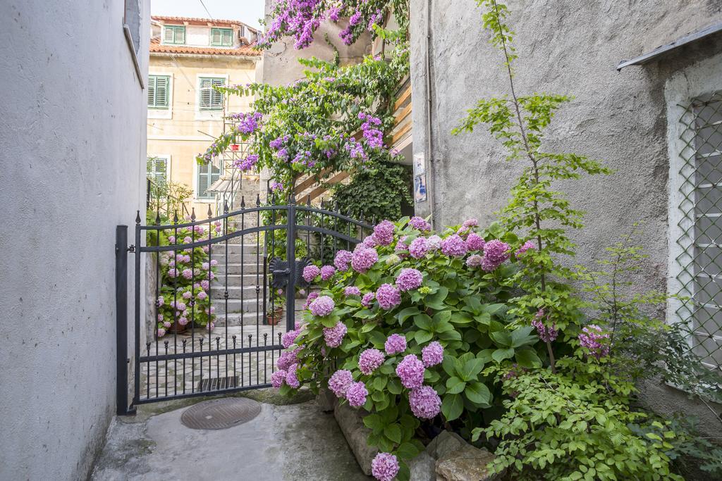 Apartments Sara Đảo Hvar Ngoại thất bức ảnh