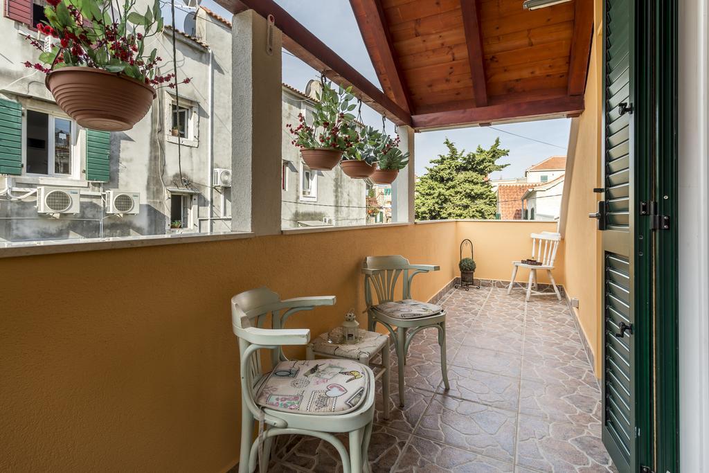 Apartments Sara Đảo Hvar Ngoại thất bức ảnh