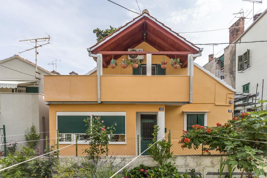Apartments Sara Đảo Hvar Ngoại thất bức ảnh